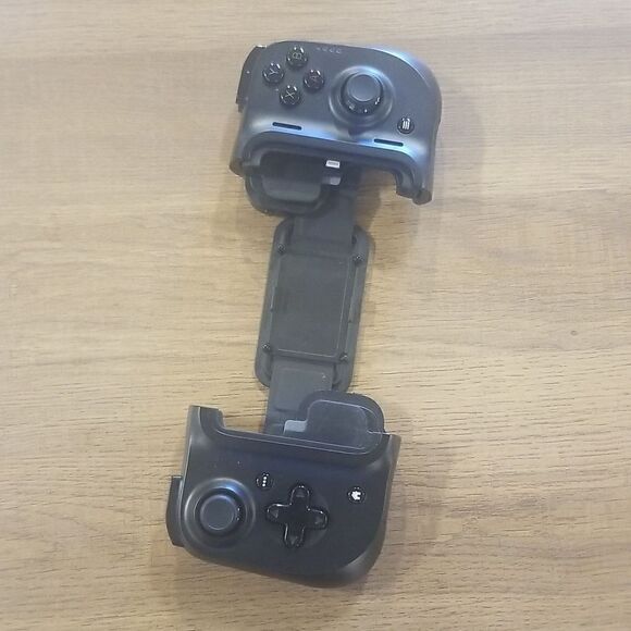 RAZER KISHI FOR IPHONE RZ06-03360100-R3U1 BLACK Gaming Controller - Picture 2 of 7